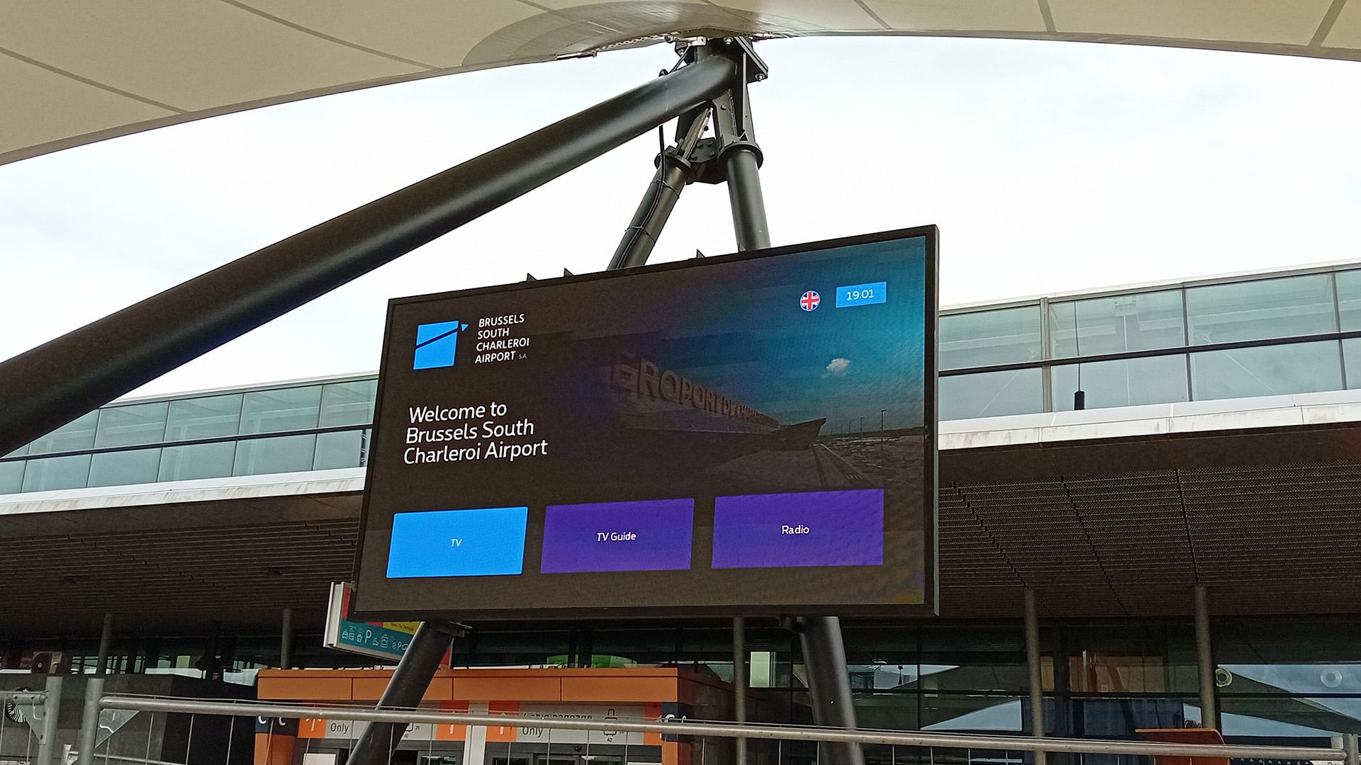 Charleroi Airport - HTVLED - High Tech Vision